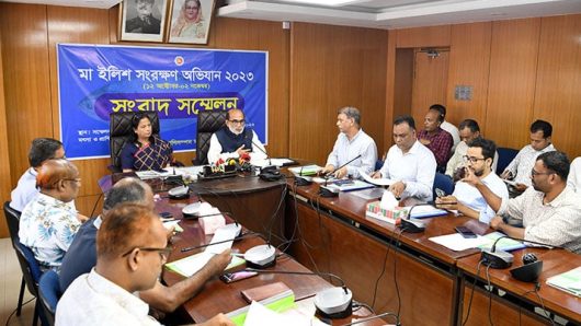 মা ইলিশ সংরক্ষণ অভিযান চলাকালে আইন লঙ্ঘন করলে কঠোর ব্যবস্থা নেয়া হবে: রেজাউল করিম