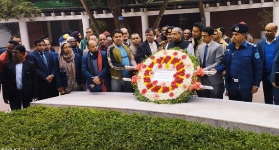 জাতির পিতার সমাধিতে বিজ্ঞান ও প্রযুক্তিমন্ত্রীর শ্রদ্ধা