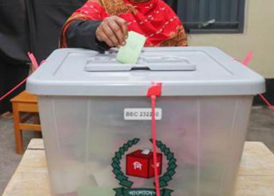 জাতীয় সংসদ নির্বাচনে ভোটগ্রহণ শেষে গণনা চলছে