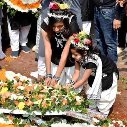 শ্রদ্ধা আর ভালোবাসায় ভাষা শহীদদের স্মরণ