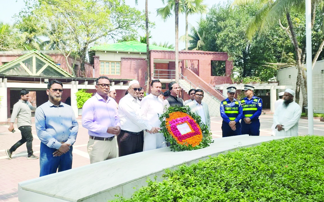 বঙ্গবন্ধুর সমাধিতে দুই এমপির শ্রদ্ধা