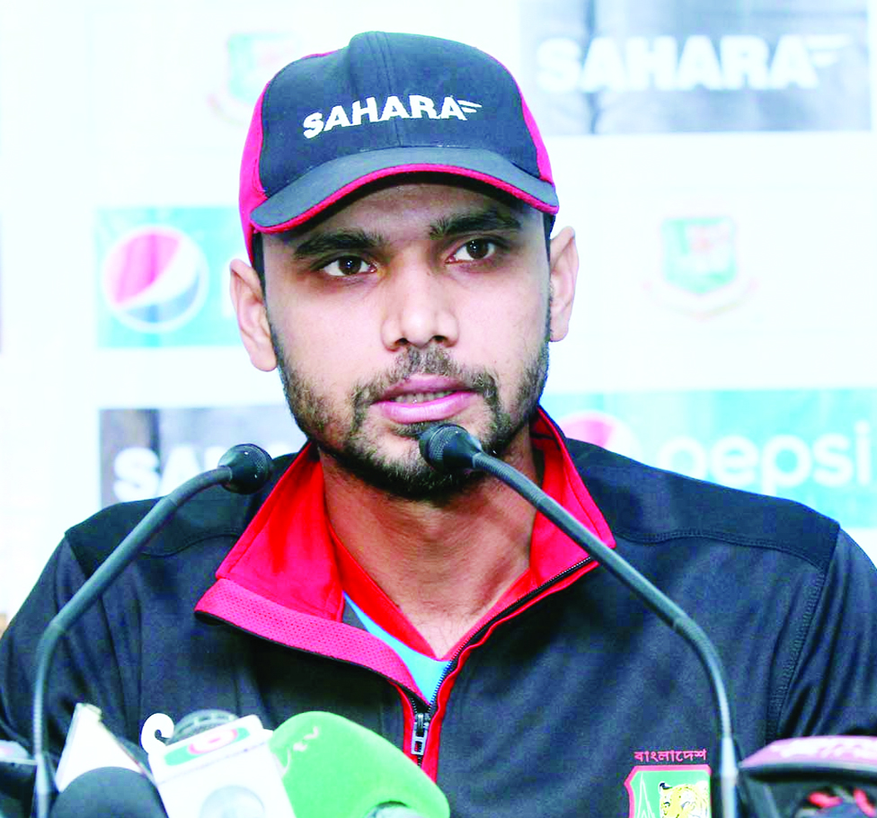 প্রিমিয়ার লিগে মাশরাফির ৫ উইকেট