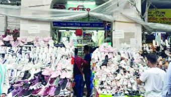 মার্কেট ঘিরে অবৈধ দোকানপাটে বাড়ছে নিরাপত্তা ঝুঁকি