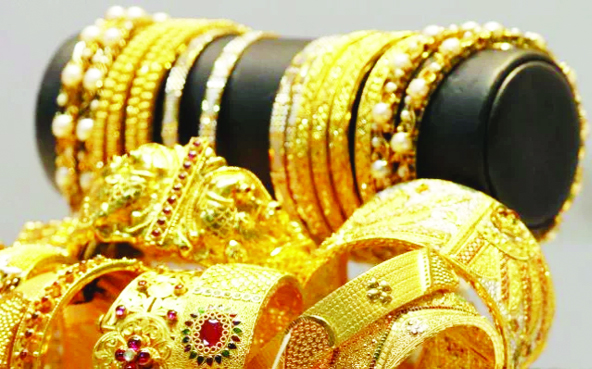 ইতিহাস গড়ার পর দাম কমছে সোনার
