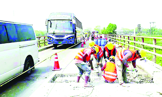 ঈদ যাত্রায় ঘরমুখো মানুষের ভোগান্তির কারণ হতে পারে যানজট
