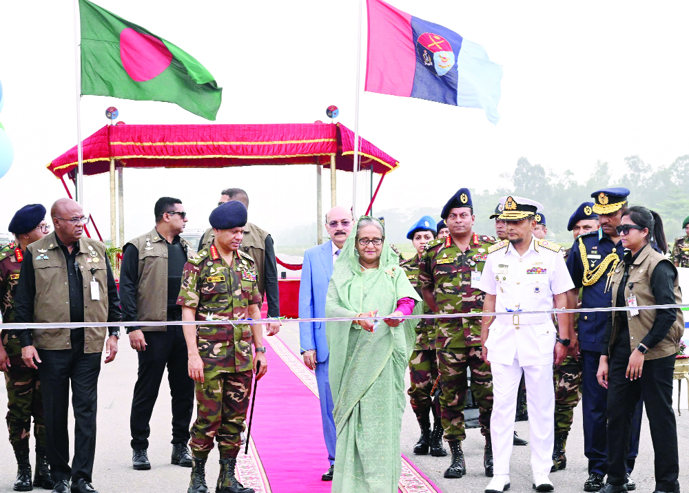সমরাস্ত্র প্রদর্শনী উদ্বোধন করলেন প্রধানমন্ত্রী, চলবে পাঁচ দিন