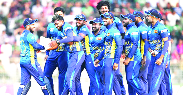 এক ওভারেই স্বপ্ন শেষ, শ্রীলঙ্কার কাছে সিরিজ হার বাংলাদেশের