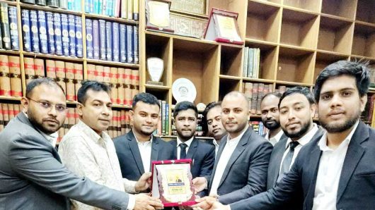সফল সংগঠক হিসেবে সাকসেস এ্যাওয়ার্ড ২০২৪ পাওয়ায় ব্যারিস্টার সাইফুর রহমানকে আইনজীবীদের সংবর্ধনা
