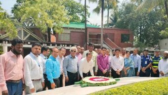 জাতির পিতার সমাধিতে বাংলাদেশ পরমাণু শক্তি কমিশনের চেয়ারম্যানের শ্রদ্ধা