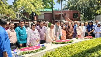 জাতির পিতার সমাধিতে অগ্রণী ব্যাংকের দুই ডিএমডির শ্রদ্ধা