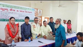 বগুড়ায় বিনামূল্যে সার ও বীজ বিতরণ