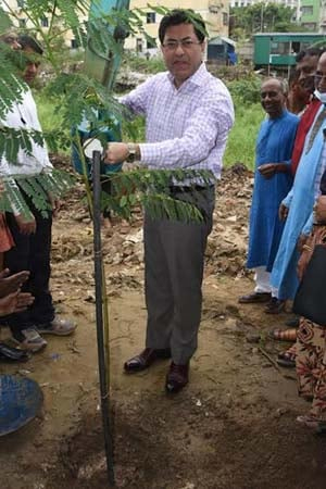 খাল পাড়ে বৃক্ষরোপণ ঢাকার সবুজায়ন আন্তর্জাতিক মানদণ্ডে পৌঁছাবে : মেয়র তাপস