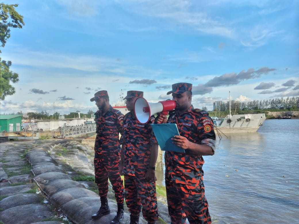 ঘূর্ণিঝড় রেমাল মোকাবিলায় প্রস্তুতি, ফায়ার সার্ভিস, ছুটি বাতিল : মনিরটিং সেল গঠন