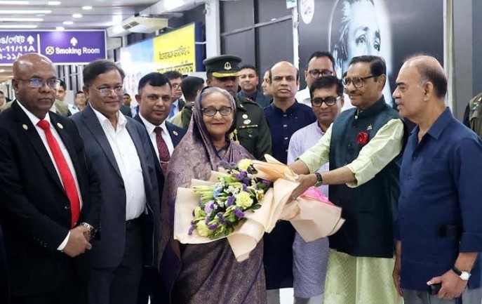 ভারত সফর শেষে দেশে ফিরেছেন প্রধানমন্ত্রী