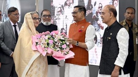 দিল্লী সফর শেষে দেশে ফিরেছেন প্রধানমন্ত্রী