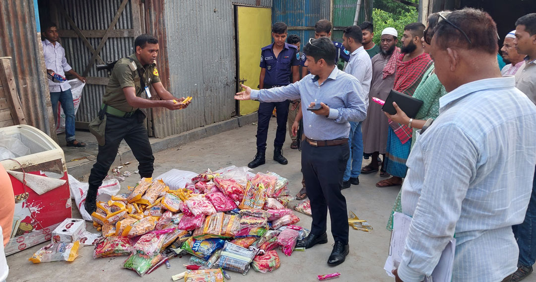 গোপালগঞ্জে ৪টি আইসক্রিম ফ্যাক্টরি সিলগালা: ৩ লাখ টাকা জরিমানা