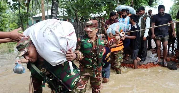 বন্যার্তদের উদ্ধারে ৬ জেলায় কাজ করছে সশস্ত্র বাহিনী