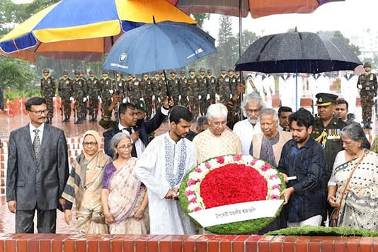 প্রধান উপদেষ্টাসহ ১৩ উপদেষ্টার সাভারে মুক্তিযুদ্ধের বীর শহিদদের প্রতি শ্রদ্ধা