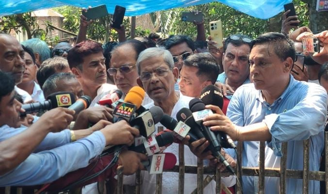 আবু সাইদের কবর জিয়ারত : বিপদে ঐক্যবদ্ধ থাকার আহবান মির্জা ফখরুলের