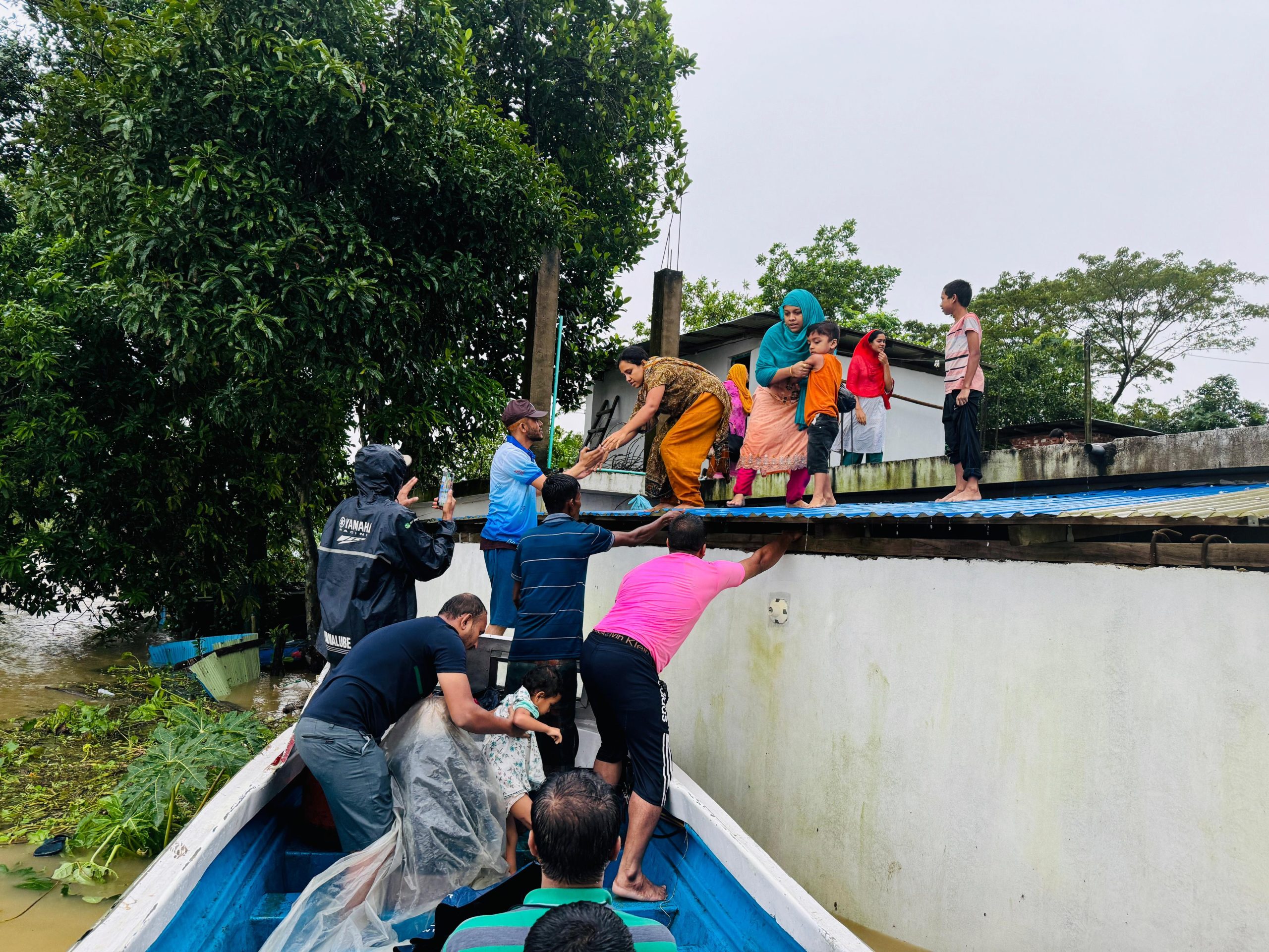 ফেনীর বন্যা পরিস্থিতি: পানি কমতেছে পরশুরাম ও ছাগলনাইয়ায়, নতুন করে সদর উপজেলা প্লাবিত