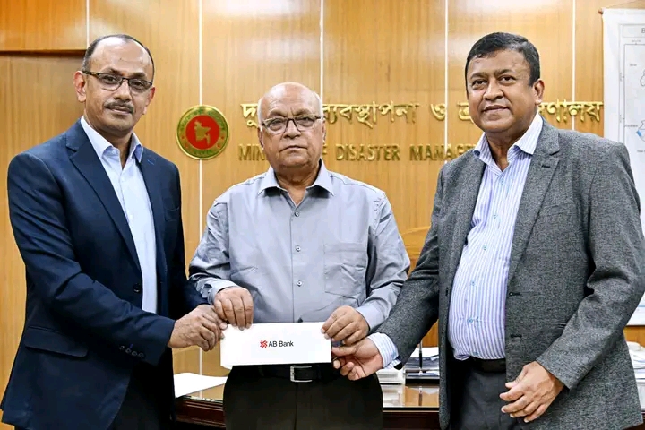 প্রধান উপদেষ্টার ত্রাণ তহবিলে এবি ব্যাংকের ২ কোটি টাকা অনুদান প্রদান