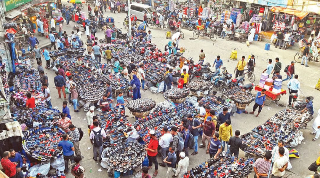 রাজধানীতে থামছেই না দখল-চাঁদাবাজি