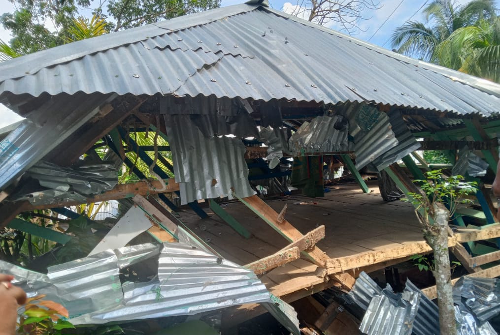 বাউফলে মাদকের আখড়া গুঁড়িয়ে দিয়েছে এলাকাবাসী