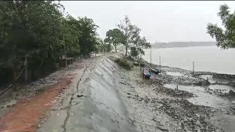 ঘূর্ণিঝড় ‘দানা’র প্রভাবে সাতক্ষীরার উপকূলীয় এলাকায় বৃষ্টিপাত হচ্ছে