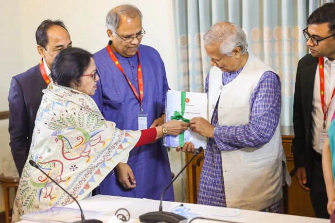 গণমাধ্যম সংস্কার কমিশনের কিছু প্রস্তাব দ্রুত বাস্তবায়নের উদ্যোগ নেয়া হবে : প্রধান উপদেষ্টা