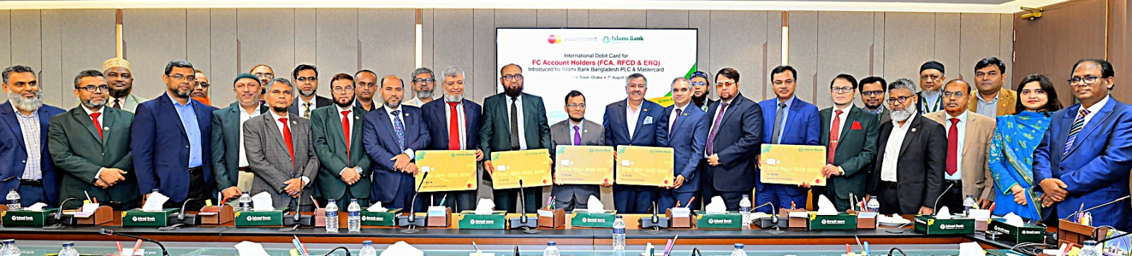 ইসলামী ব্যাংক বৈদেশিক মুদ্রা হিসাবধারীদের জন্য ইন্টারন্যাশনাল ডেবিট কার্ড চালু করেছে