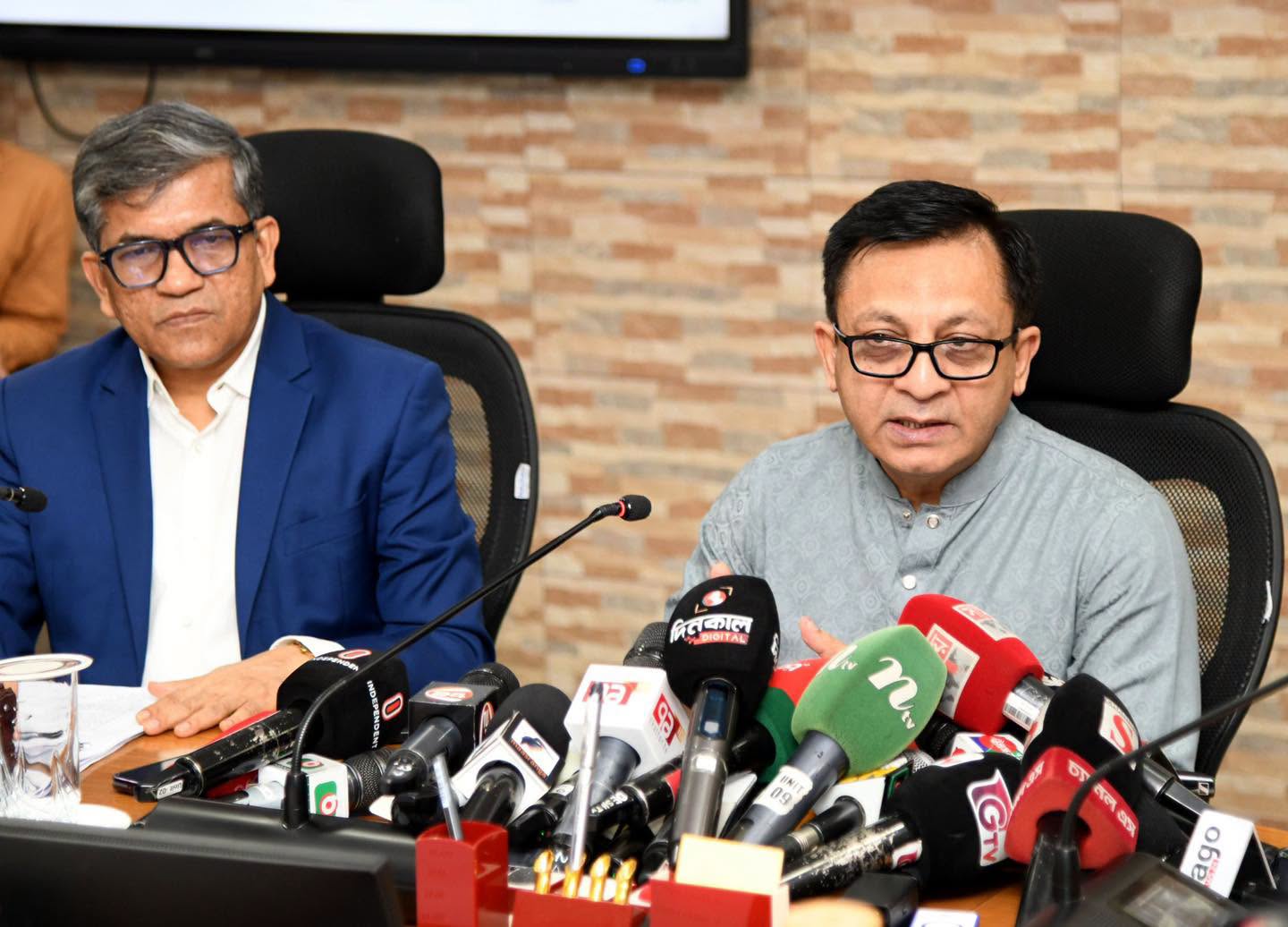 রপ্তানিতে ৬৩.৪ বিলিয়ন ডলারের লক্ষ্য নির্ধারণ, ১৫ শতাংশ প্রবৃদ্ধির প্রত্যাশা বাণিজ্যমন্ত্রীর 