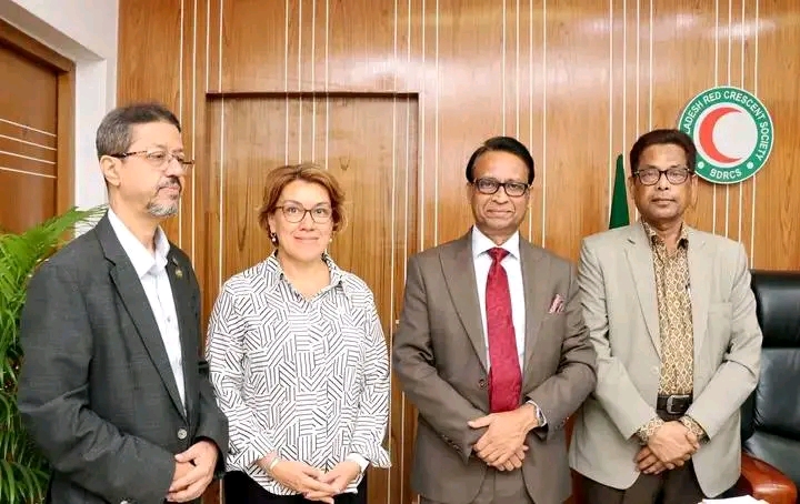 বাংলাদেশ রেড ক্রিসেন্ট সোসাইটির চেয়ারম্যান এর সাথে রেড ক্রিসেন্ট সোসাইটিস ফেডারেশন এর হেড অব ডেলিগেশন মিস সেভাল গুজেলকিলিনচের সৌজন্য সাক্ষাৎ